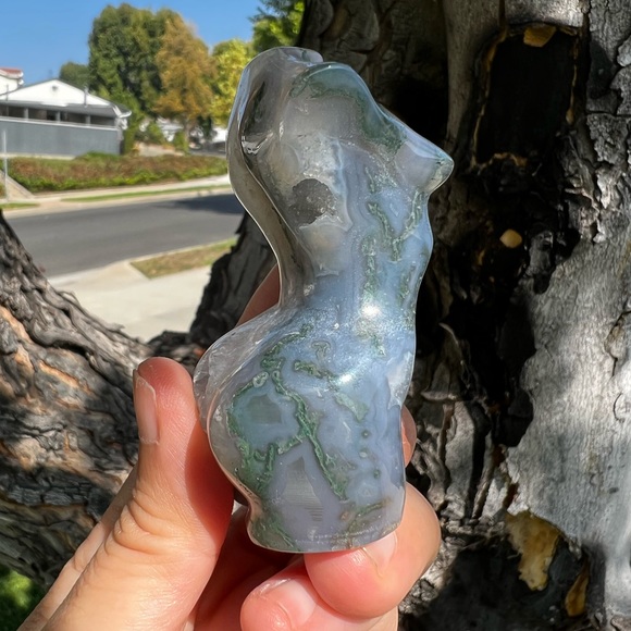 Moss Agate Lady Body With Quartz - Picture 10 of 11